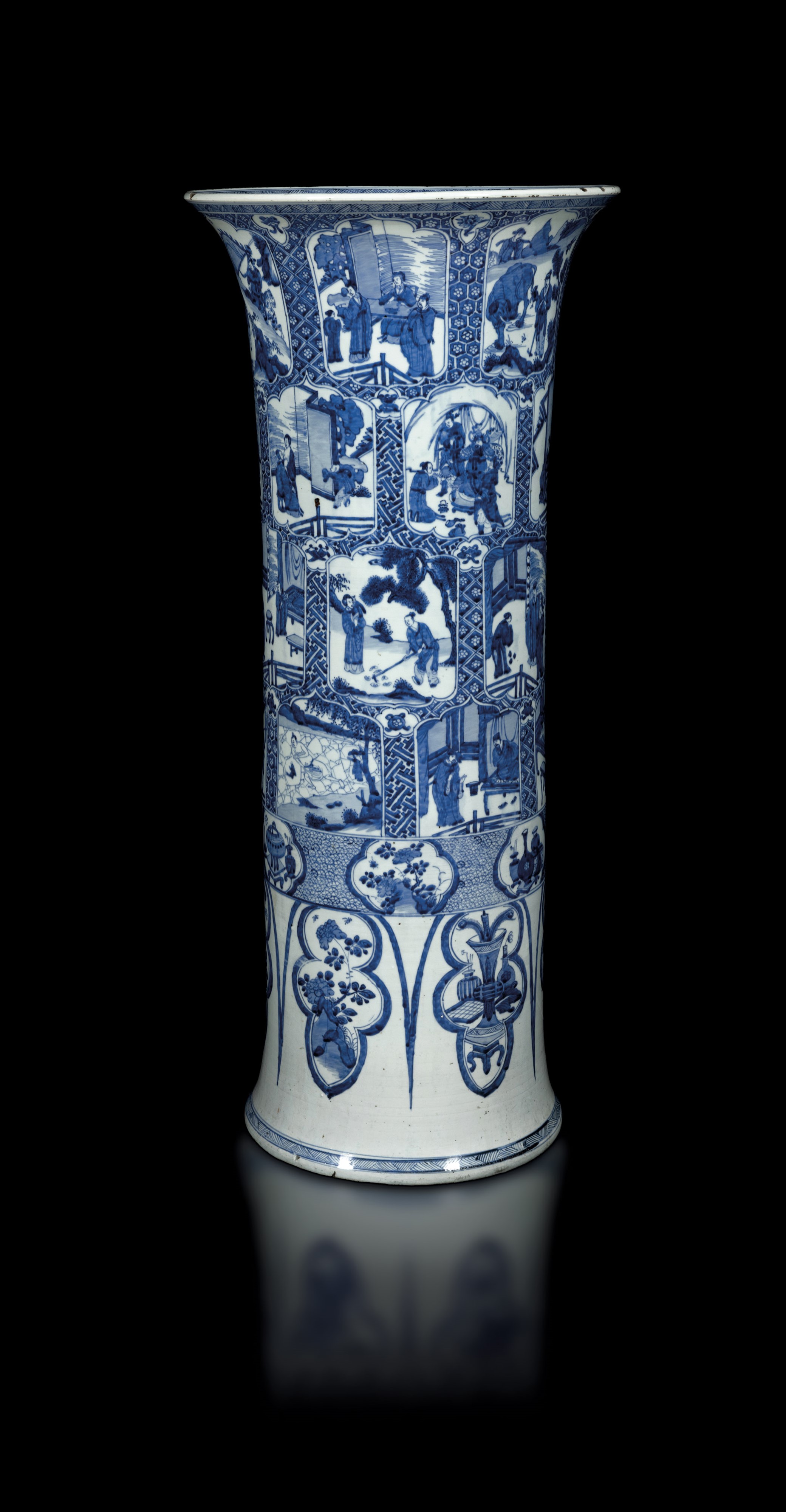 Grande e Importante Vaso in Porcellana Bianco e Blu Raffigurante 24 Scene di “pietà Filiale” Entr...