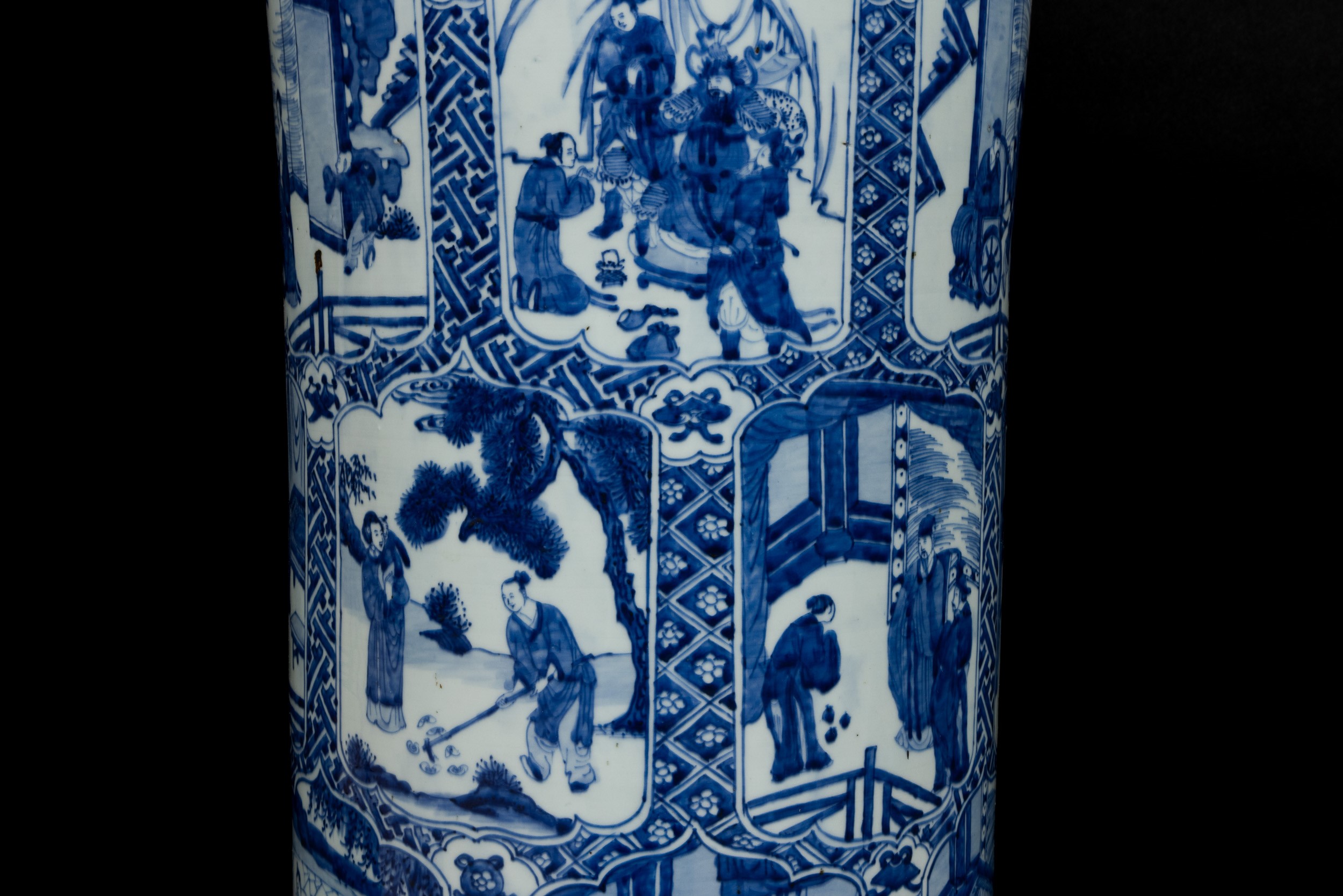 Grande e Importante Vaso in Porcellana Bianco e Blu Raffigurante 24 Scene di “pietà Filiale” Entr...