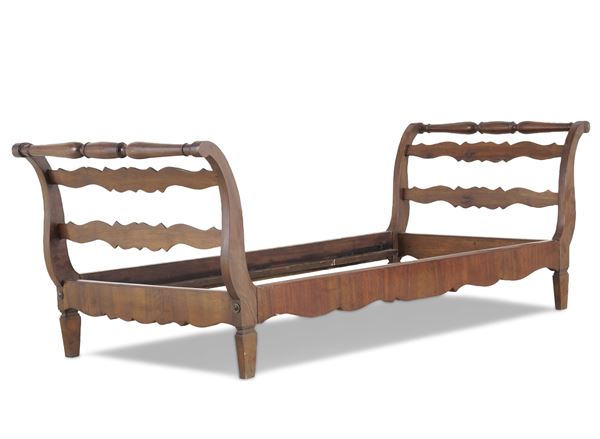 Letto con struttura in legno