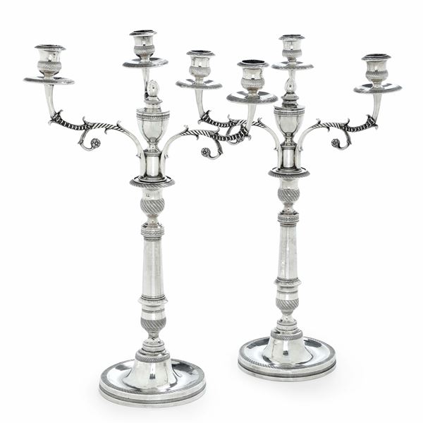 Coppia di candelabri a quattro fiamme. Napoli, prima metà del XIX secolo. Saggiatore Paulo De Blasio (1825-1832). Argentiere Gennaro Romanelli (1809-1840)