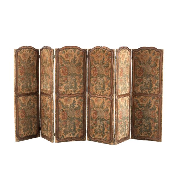 Paravento in legno con sei pannelli con tessuto floreale. XIX secolo