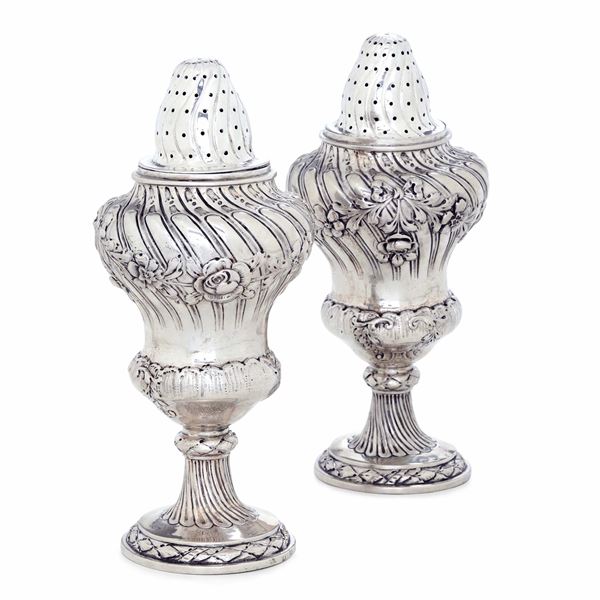 Coppia di grandi caster. Hanau, XIX-XX secolo