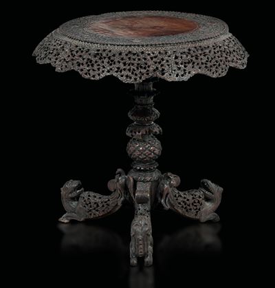 Tavolino in Legno Riccamente Intagliato e Traforato, India, XIX Secolo