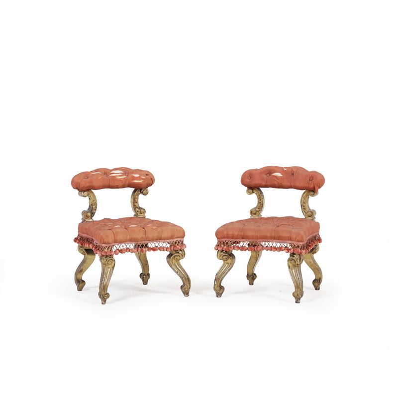 Coppia di piccole sedute in legno intagliato e dorato. XVIII secolo  - Auction Antiques and Antique Games - Cambi Casa d'Aste