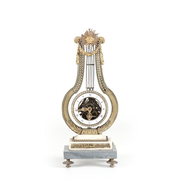 Orologio da tavolo a lira (difetti, un piedino mancante)