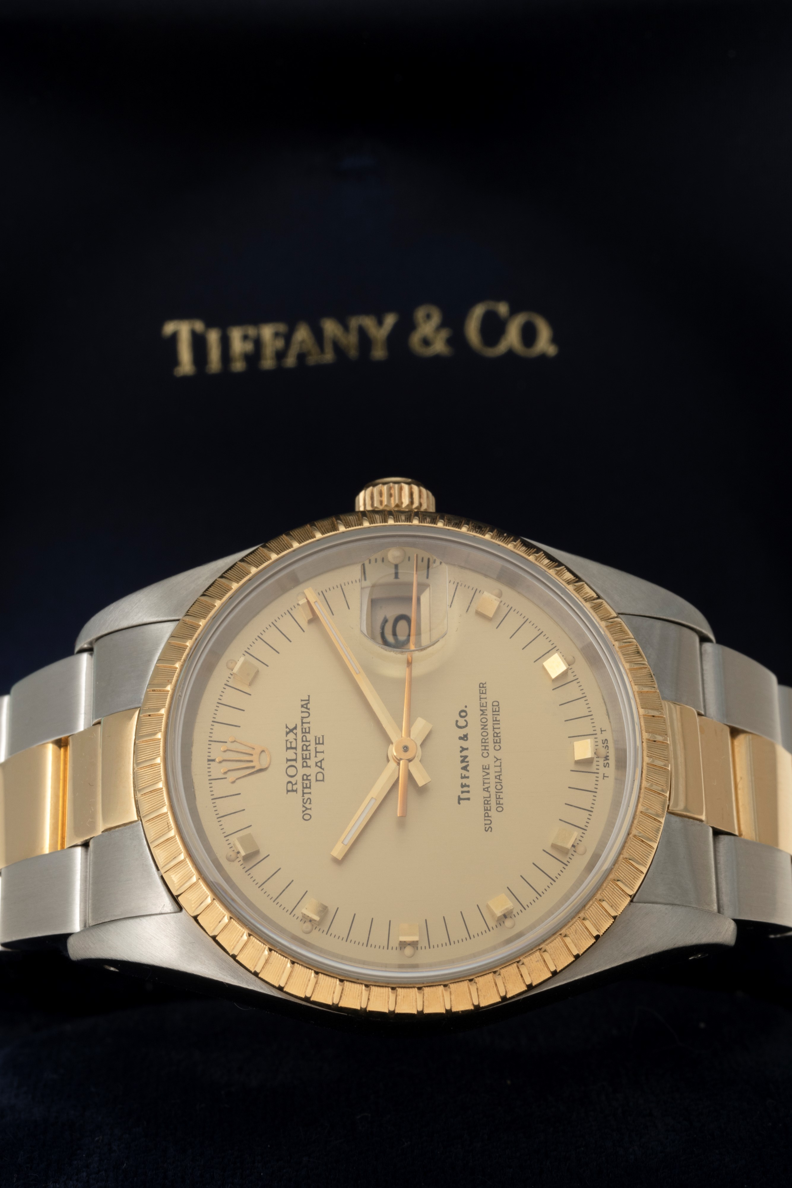 Rolex - Raro Date Ref 15203, Quadrante Double Signed Tiffany con Indici Obliqui, Ghiera Godronata...