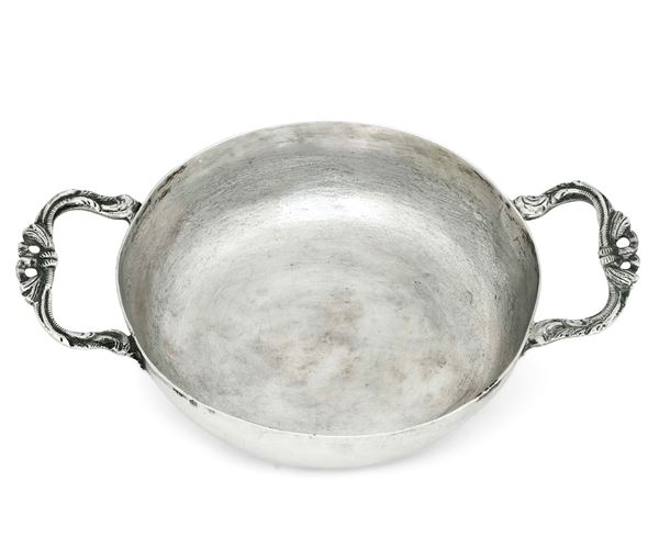 Ciotola biansata. Messina, seconda metà sel XVIII secolo. Marchi del console SE.8 e dell'argentiere A.R (?) non identificati