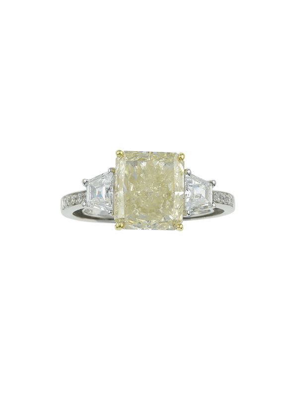 Natural fancy light yellow diamond weighing 3.26 carats and gold ring