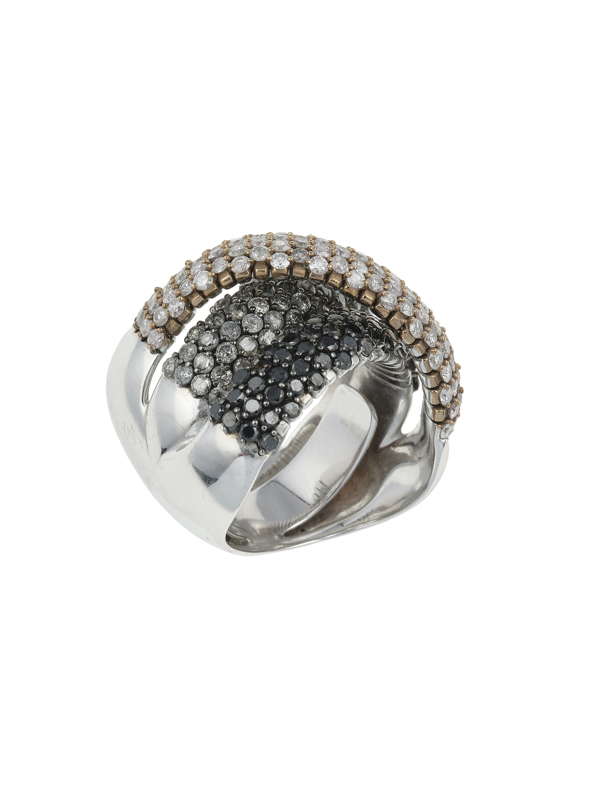 Anello a tre fasce di diamanti fancy, in oro bianco 750/1000
