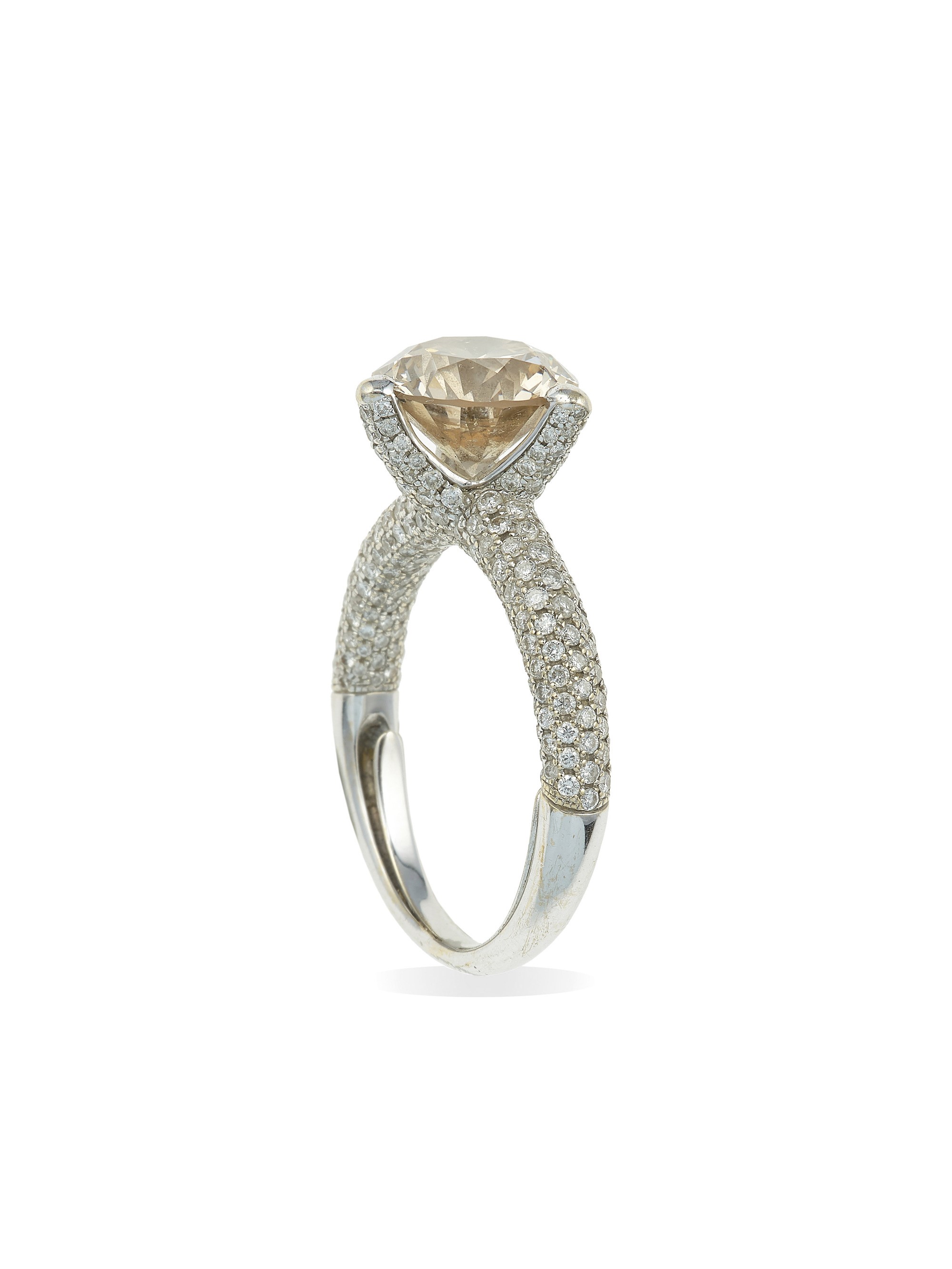 Anello con Diamante Taglio Brillante di Ct 4.13, Natural Fancy Brown