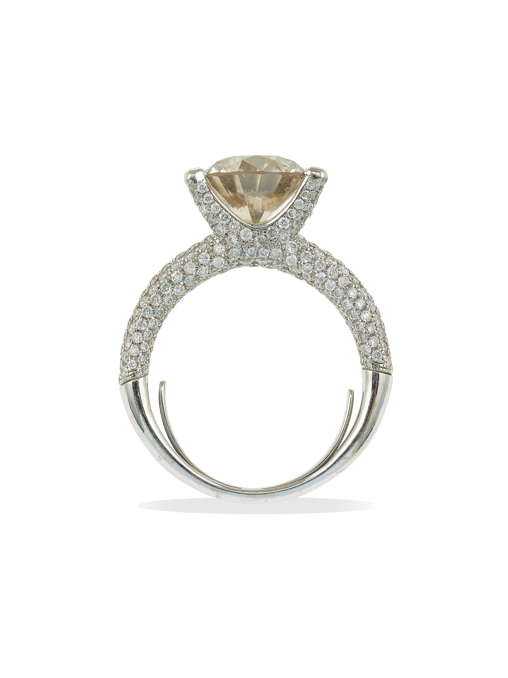 Anello con Diamante Taglio Brillante di Ct 4.13, Natural Fancy Brown