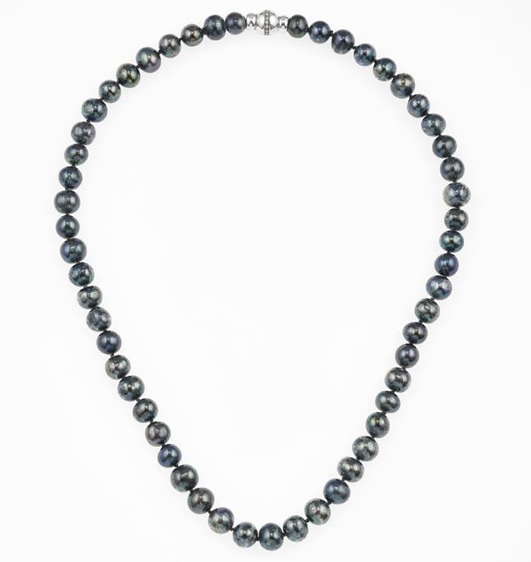 Cultured pearl and gold necklace