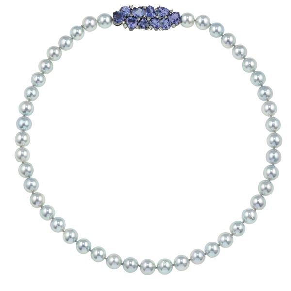 Irradiated pearl, tanzanite and gold necklace