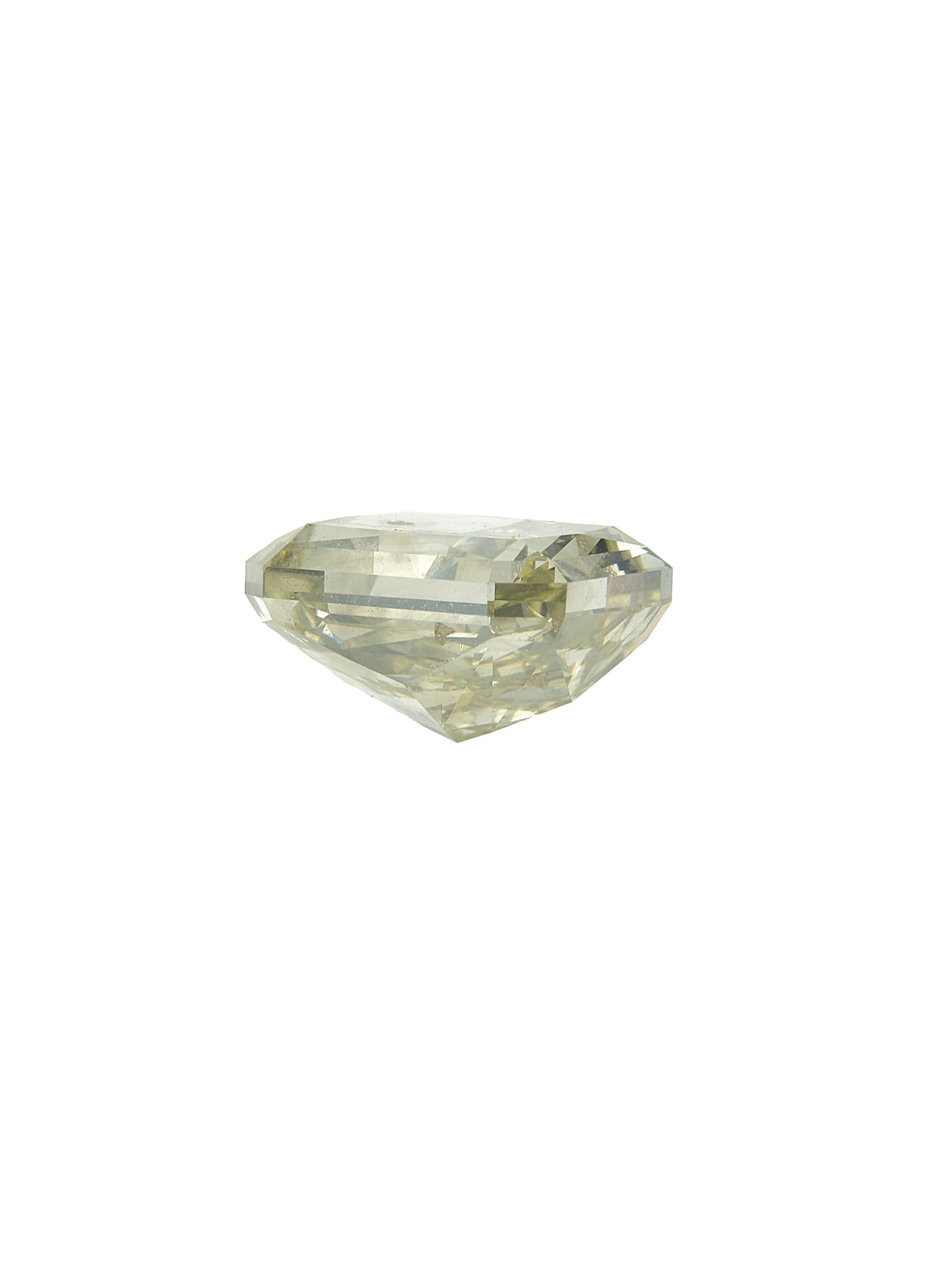 Diamante fancy greenish yellow, taglio rettangolare a faccette e gradini, 3.02 ct, SI2