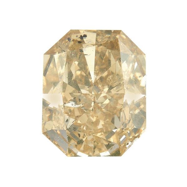 Diamante fancy orangeish yellow, taglio rettangolare a faccette e gradini, di ct 7.03, fluorescenza UV media