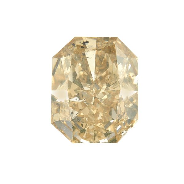 Diamante fancy orangeish yellow, taglio rettangolare a faccette e gradini, di ct 7.03, fluorescenza UV media