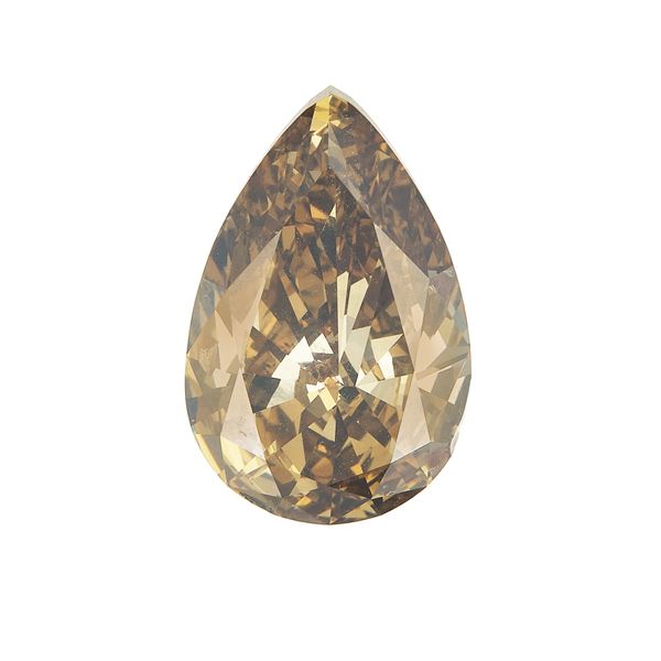 Diamante fancy yellowish brown, taglio goccia, di ct 8.04, caratteristiche interne SI2, fluorescenza UV nulla
