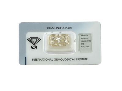 IGI Antwerp, Diamante fancy light brownish yellow (15,92 ct), taglio rettangolare con angoli tron...