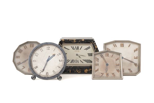 Lotto di cinque orologi da tavolo, XX secolo