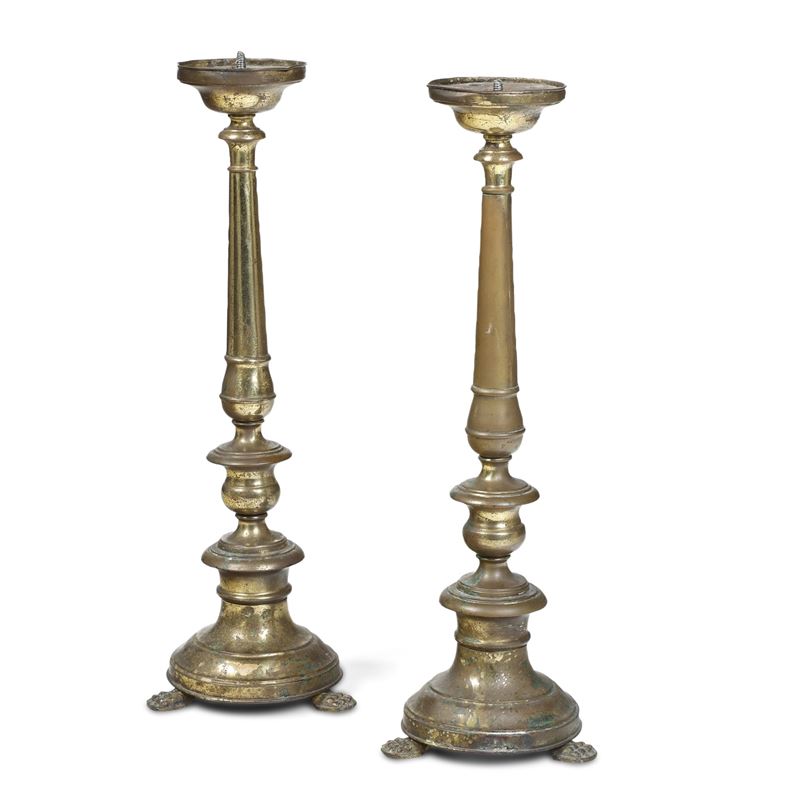 Coppia di portaceri in metallo dorato. XIX secolo  - Auction Antique - Cambi Casa d'Aste