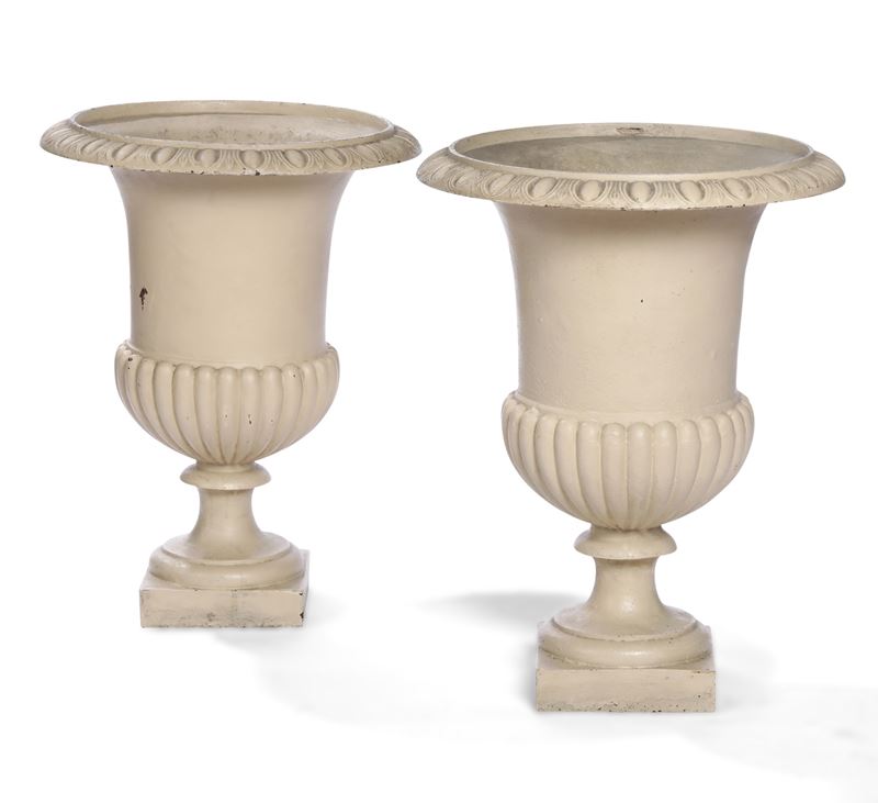 Coppia di vasi medicei in metallo dipinto  - Asta Antiquariato - Cambi Casa d'Aste