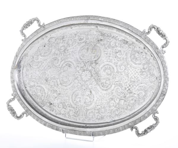 Grande vassoio in metallo con quattro manici