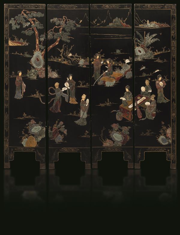 Paravento a quattro ante con fondo nero e a decoro di mandala e figure geometriche dorate ed innesti in pietra dura e osso, Cina, XIX secolo