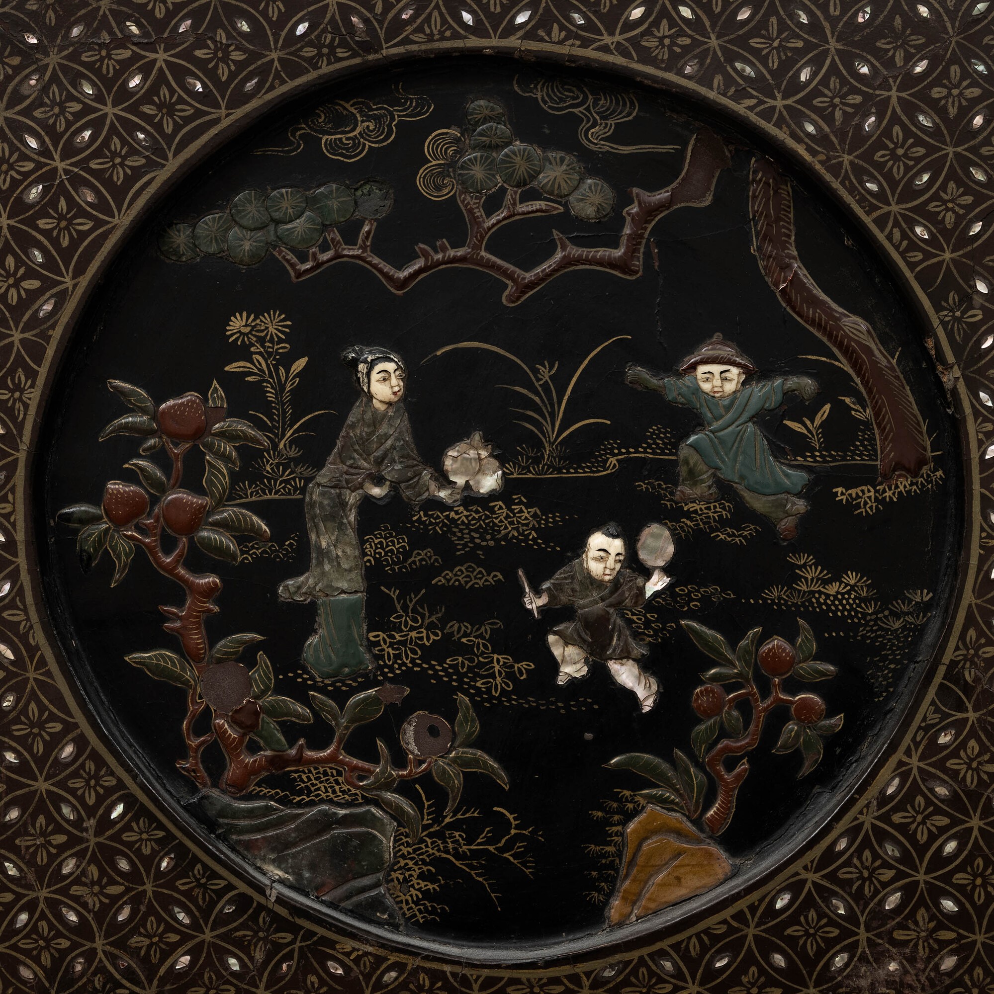 Paravento a Sei Ante a Fondo Nero in Lacca con Inserti in Pietre Dure Raffigurante Scena di Vita ...