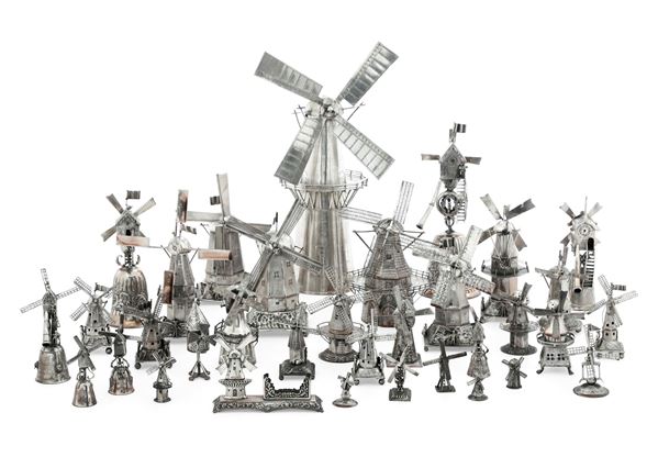 Collezione di trentadue mulini in argento. Differenti manifatture olandesi, inglesi e altre non identificate del XIX-XX secolo