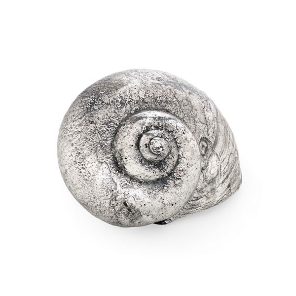 Conchiglia rivestita in argento. Etichetta a scudo Mario Buccellati, Italia XX-XXI secolo