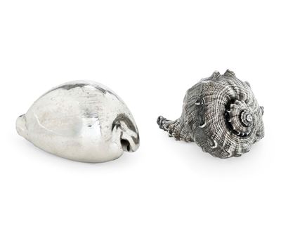 Mario Buccellati, Due conchiglie rivestite in argento con etichetta scudo