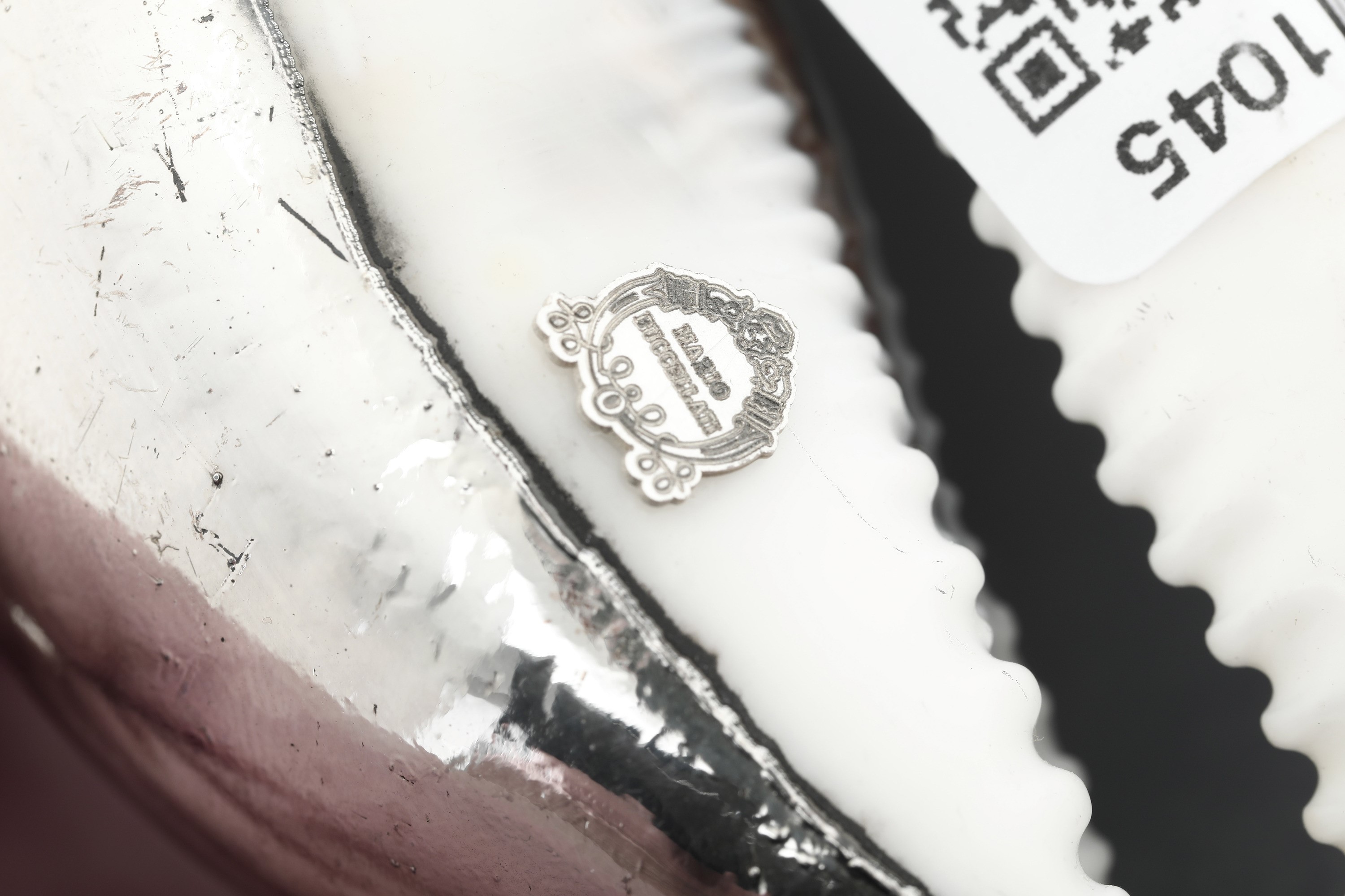 Mario Buccellati, Due conchiglie rivestite in argento con etichetta scudo