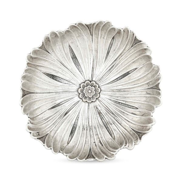 Grande ciotola a fiore. Maison Gianmaria Buccellati, argentiere Clementi, Bologna. Italia XX-XXI secolo