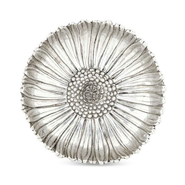 Grande ciotola a fiore. Maison Gianmaria Buccellati, argentiere Clementi, Bologna. Italia XX-XXI secolo
