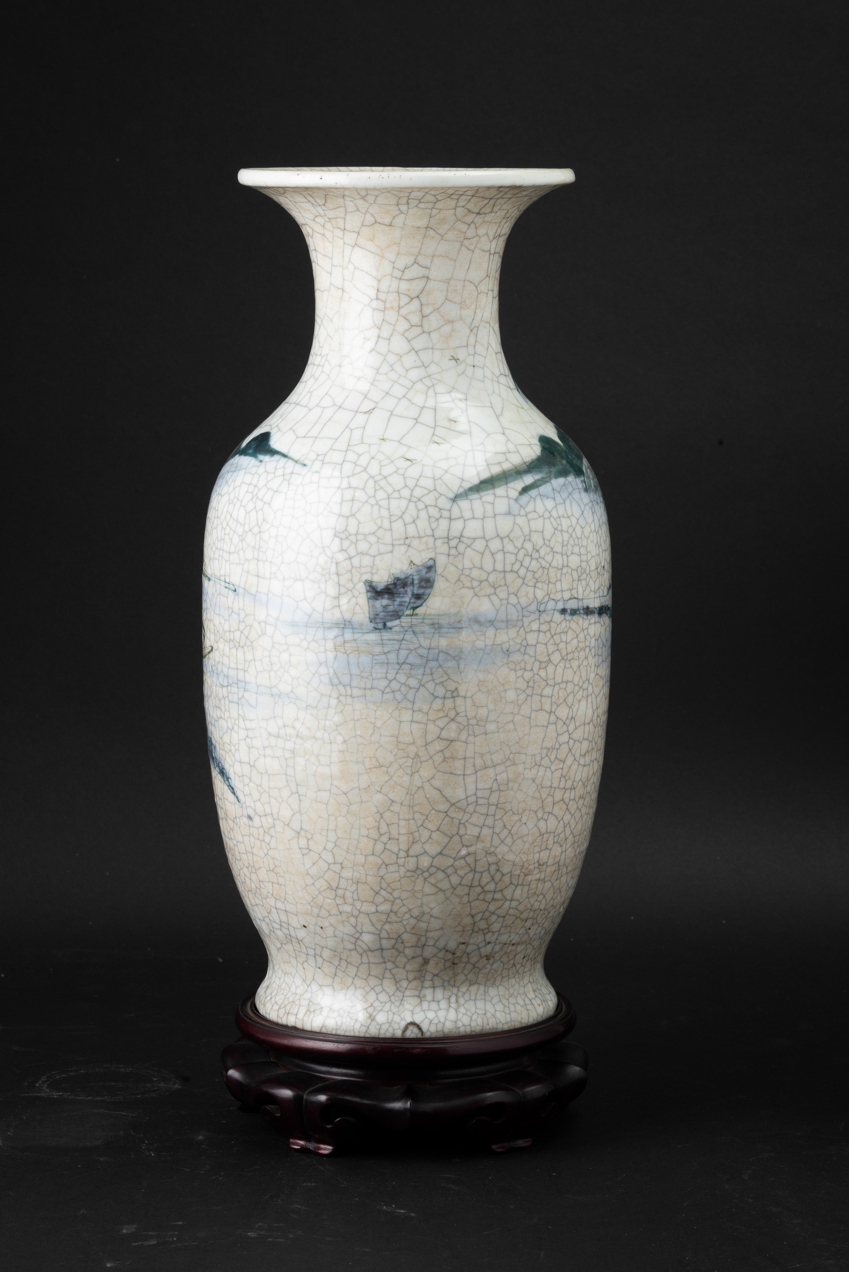 Vaso in Porcellana Craquelè Raffigurante Paesaggio Montano con Casa, Cina, Dinastia Qing, XIX Sec...
