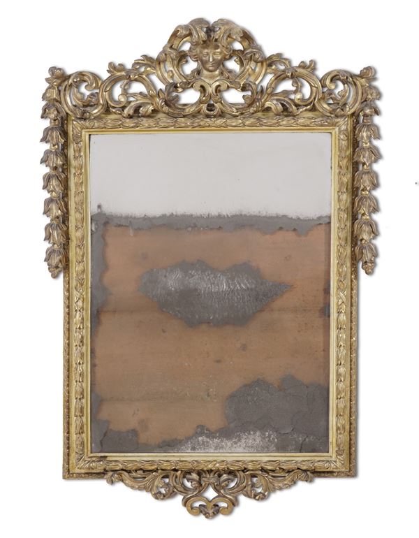 Specchiera in legno intagliato e dorato. XVIII secolo