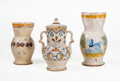 Due Boccali e un Vaso con Coperchio.puglia, Grottaglie, XIX e Inizio XX Secolo.