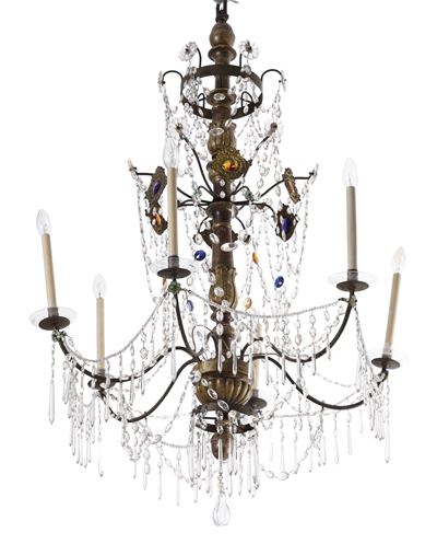 Lampadario a Sei Luci in Legno Intagliato e Dorato Decorato da Pendenti a Perline. XVIII Secolo