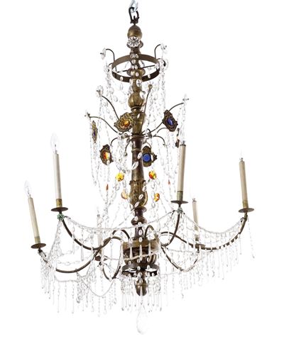 Lampadario a Sei Luci in Legno Intagliato e Dorato Decorato da Pendenti a Perline. XVIII Secolo