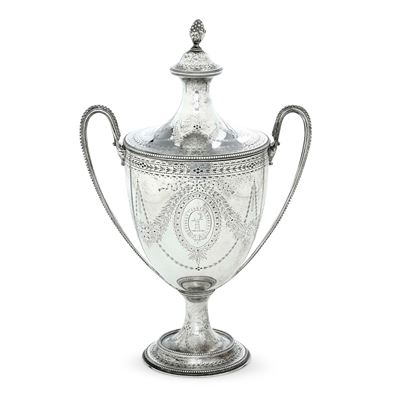 Argentiere Samuel Whithford II o Samuel Wheatley, Coppa biansata (Londra 1864), argento fuso, sba...