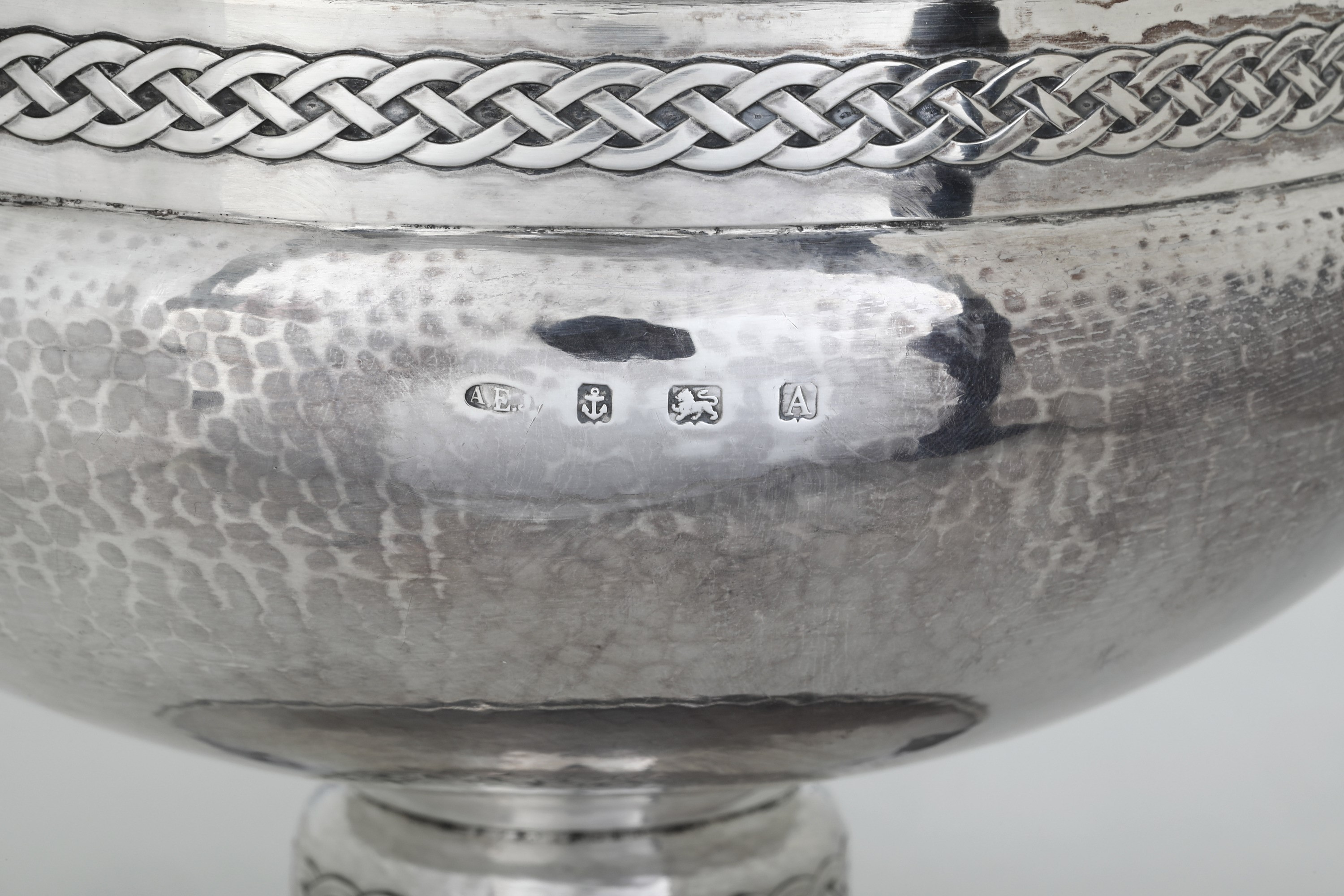 Albert E. Jones, Bowl in argento fuso e sagomato, Birmingham 1900