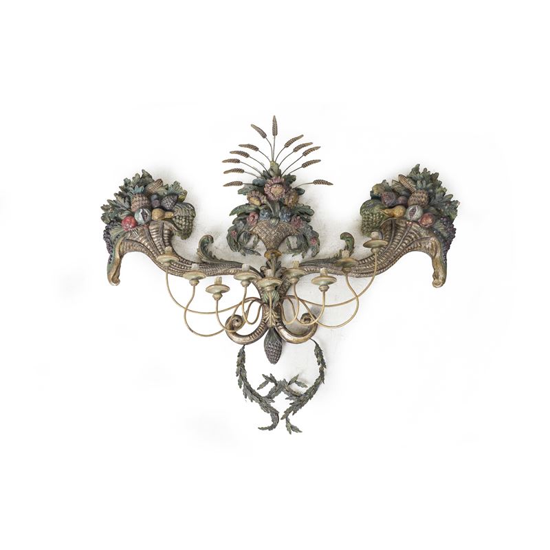 Applique in legno intagliato, dorato e laccato. XX secolo  - Asta Antiquariato - Cambi Casa d'Aste