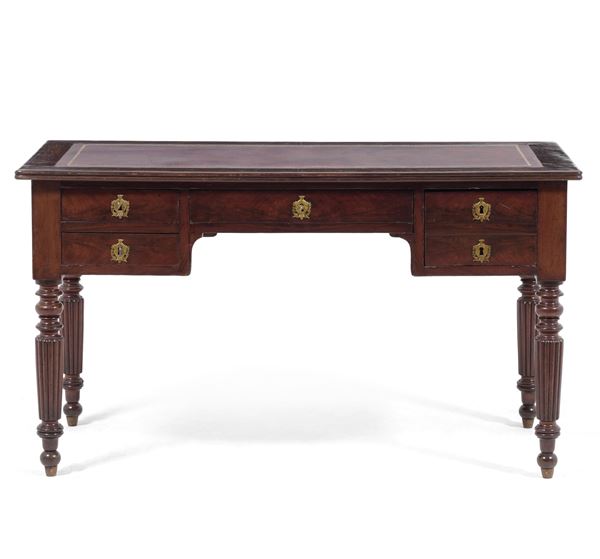 Scrittoio lastronato in mogano. XIX secolo