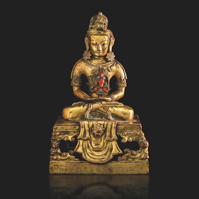 Rara Figura di Amitaya in Bronzo Dorato con Buddha tra le Mani, Inserti in Coralli e Turchese, Ci...