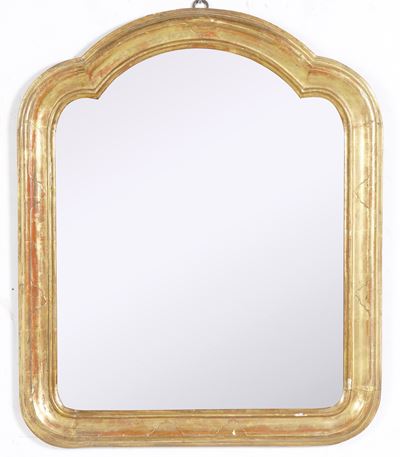 Specchiera Centinata in Legno Intagliato e Dorato. XIX Secolo