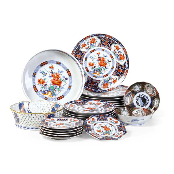 Serie di piatti in porcellana Imari
