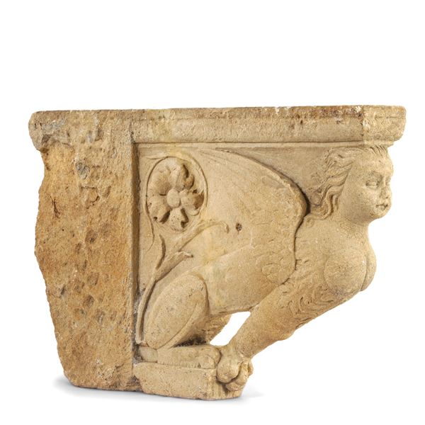 Lapicida rinascimentale. Italia meridionale (Puglia ?) XV-XVI secolo Grande mensola architettonica sorretta da protome a forma di sfinge