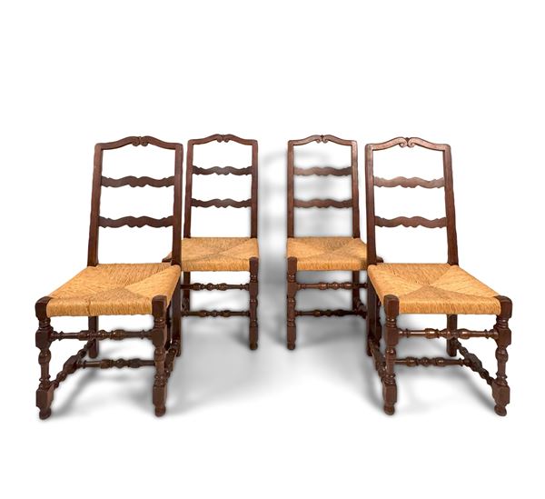 Gruppo di quattro sedie in noce, XX secolo