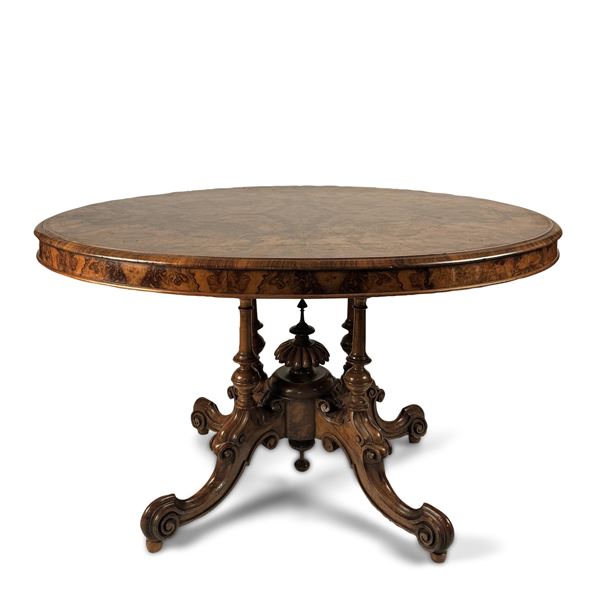 Tavolo a vela scolpito e lastronato in radica di noce e legni diversi, Inghilterra, XIX secolo