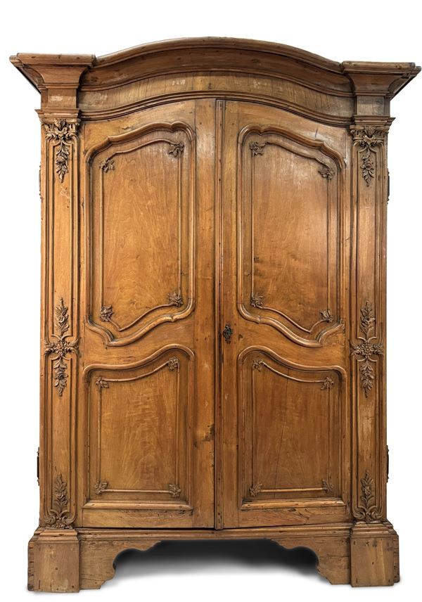 Armadio in noce, Genova, XVIII secolo
